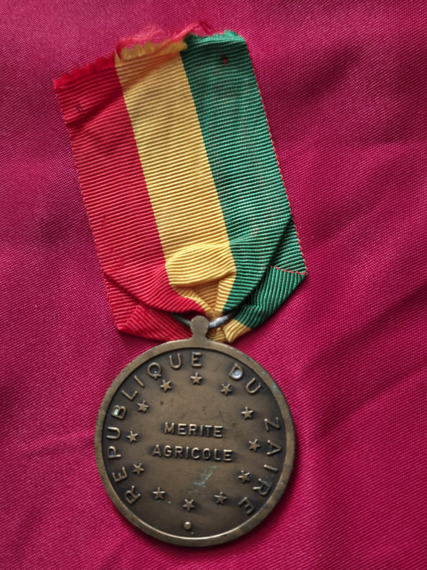 Republic of Zaire Medal for Agricultural Merit with a green, yellow, and red ribbon. - Image 2