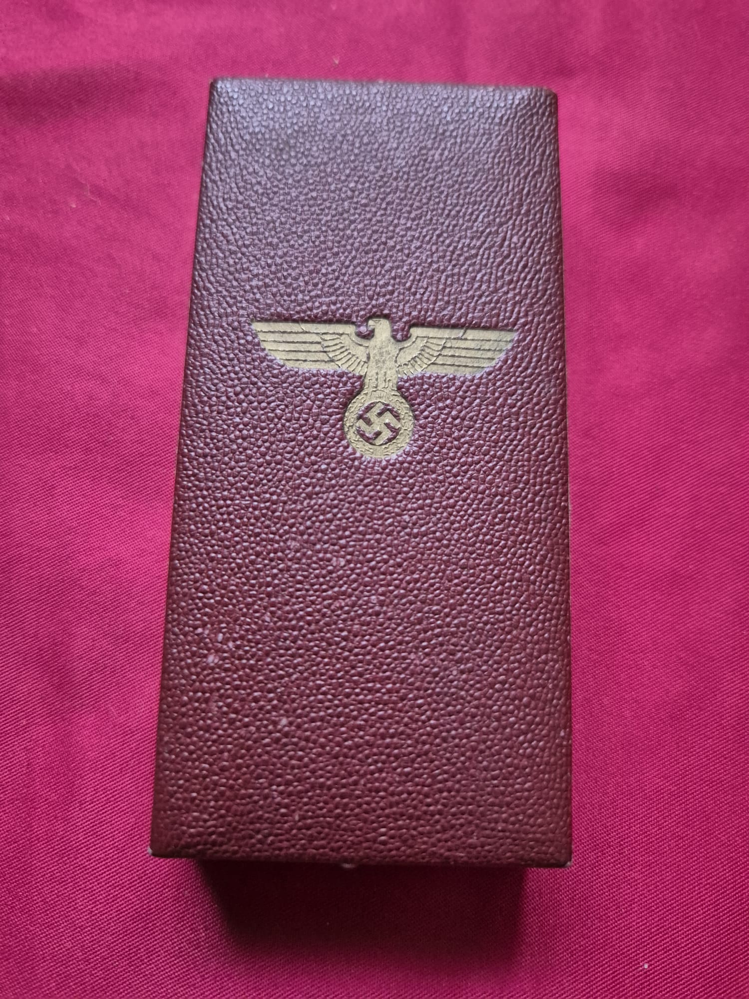 A German 1938 Sudetenland annexation commemorative medal in a presentation box. - Image 2