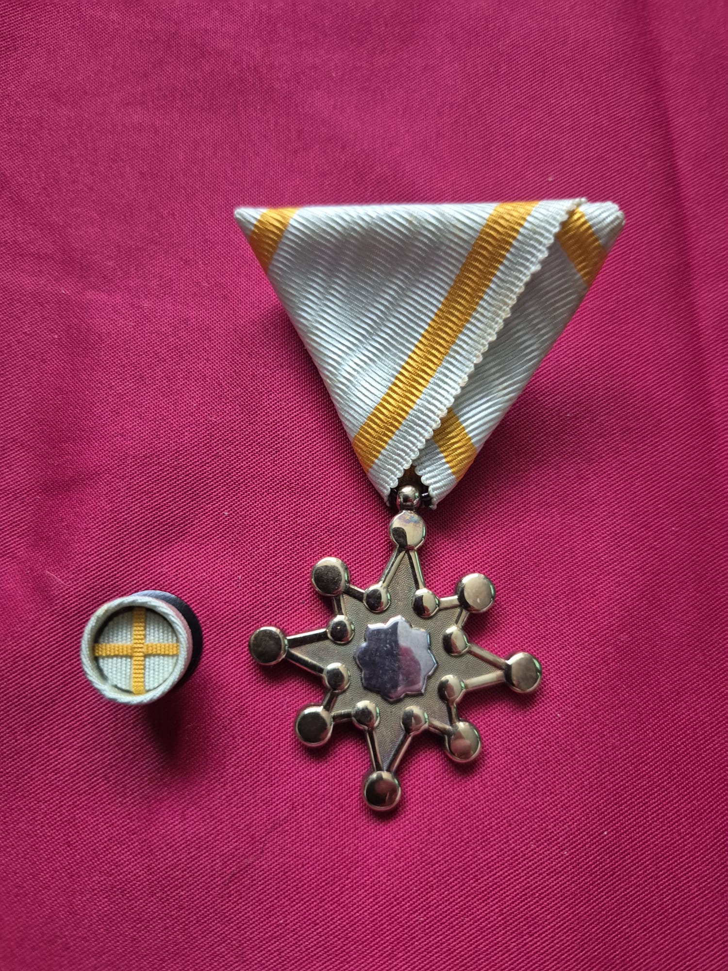 Japanese 8th Class Order of the Sacred Treasure medal with original case. - Image 3