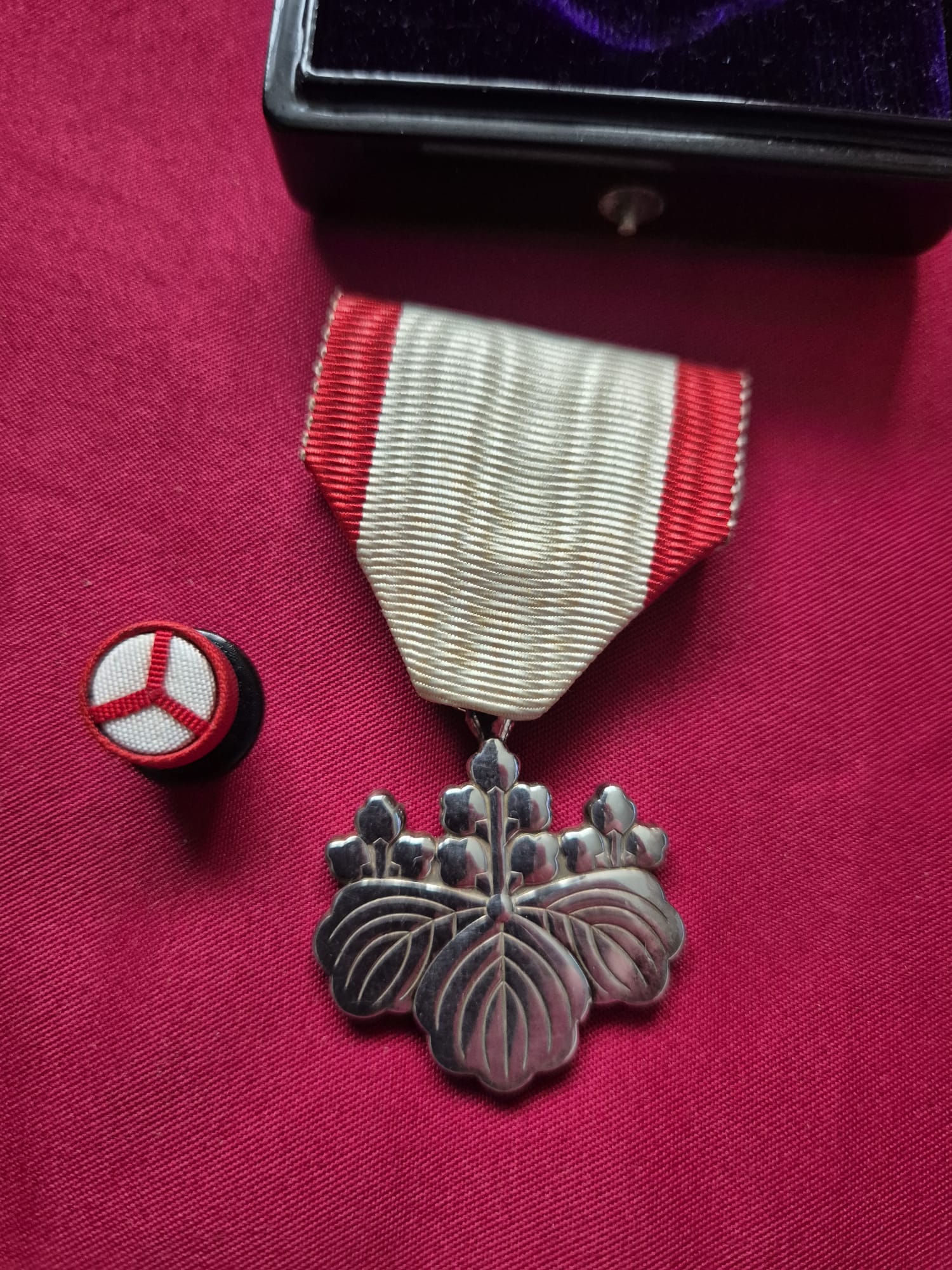 Japanese Order of the Rising Sun, 8th Class medal in presentation case. - Image 2