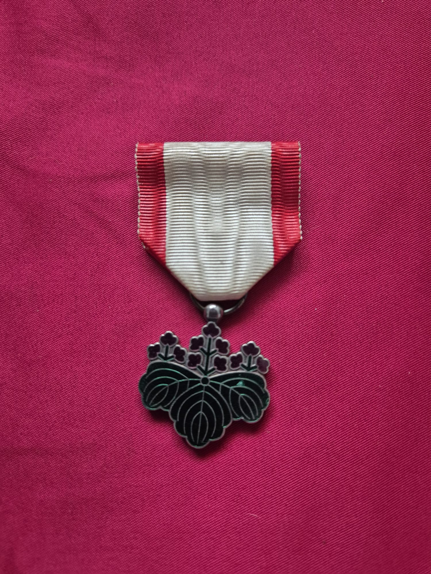 Japanese Order of the Rising Sun medal with paulownia crest in case. - Image 2