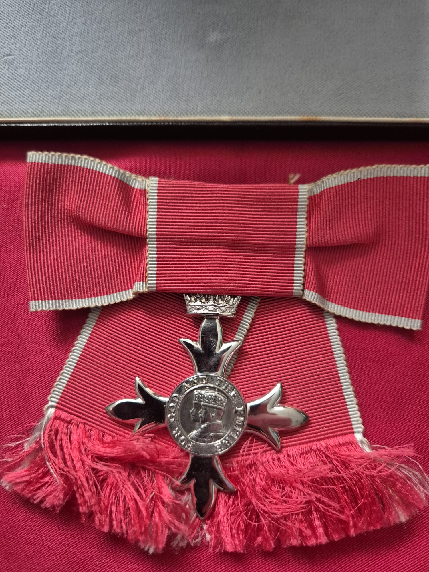 Member of the Order of the British Empire (MBE), ladies, in the Royal Mint case of issue, together with another Order of the British Empire (unboxed). - Image 3